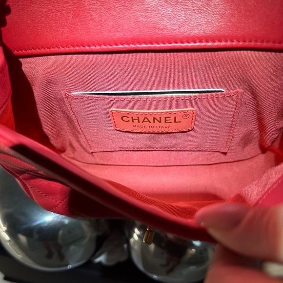 Chanel Brand New Red & Gold Handbag With Authentication Card and Shoulder Strap - Picture 6 of 8